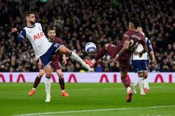 开云体育官方网站-纽卡斯尔联客场不敌曼联，遭遇英超两连败