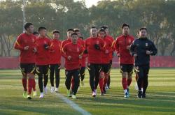 开云体育入口-指挥官布置战术，球员反复练习磨合的简单介绍