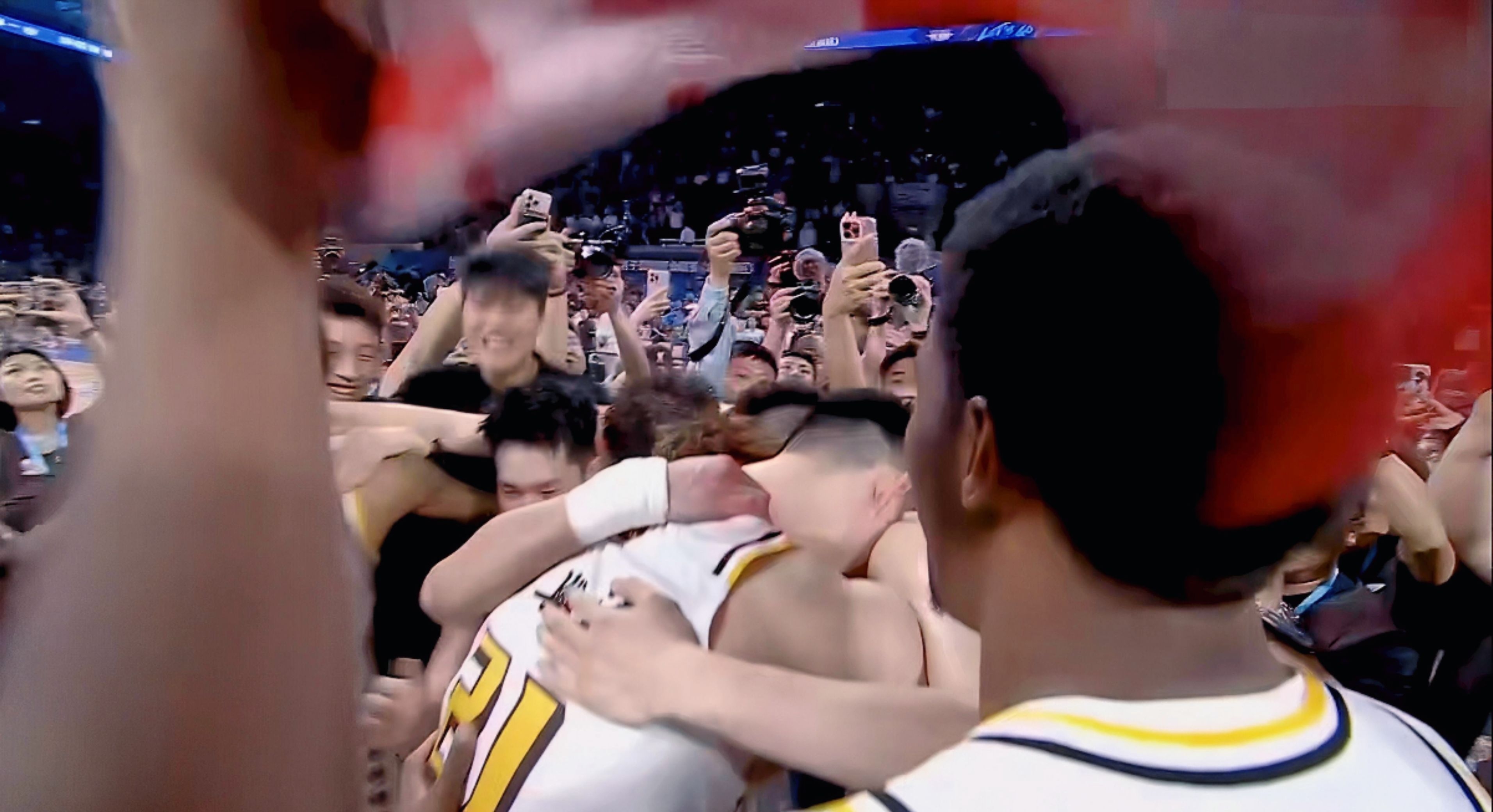 冠军赛场上一触即发，谁能笑到最后？