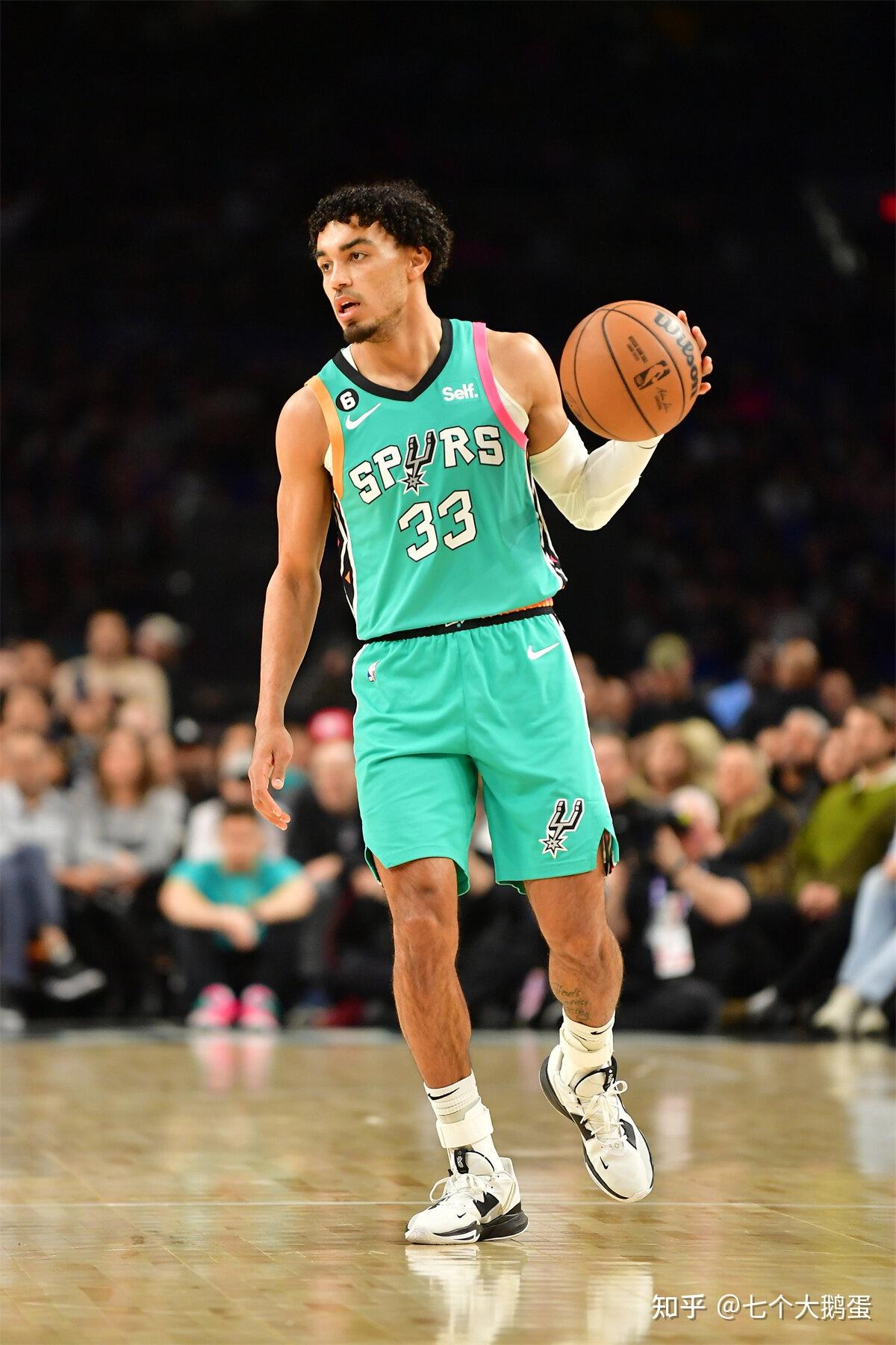 马刺轻取日本男篮,克莱高光表现 马刺轻取日本男篮,克莱高光表现