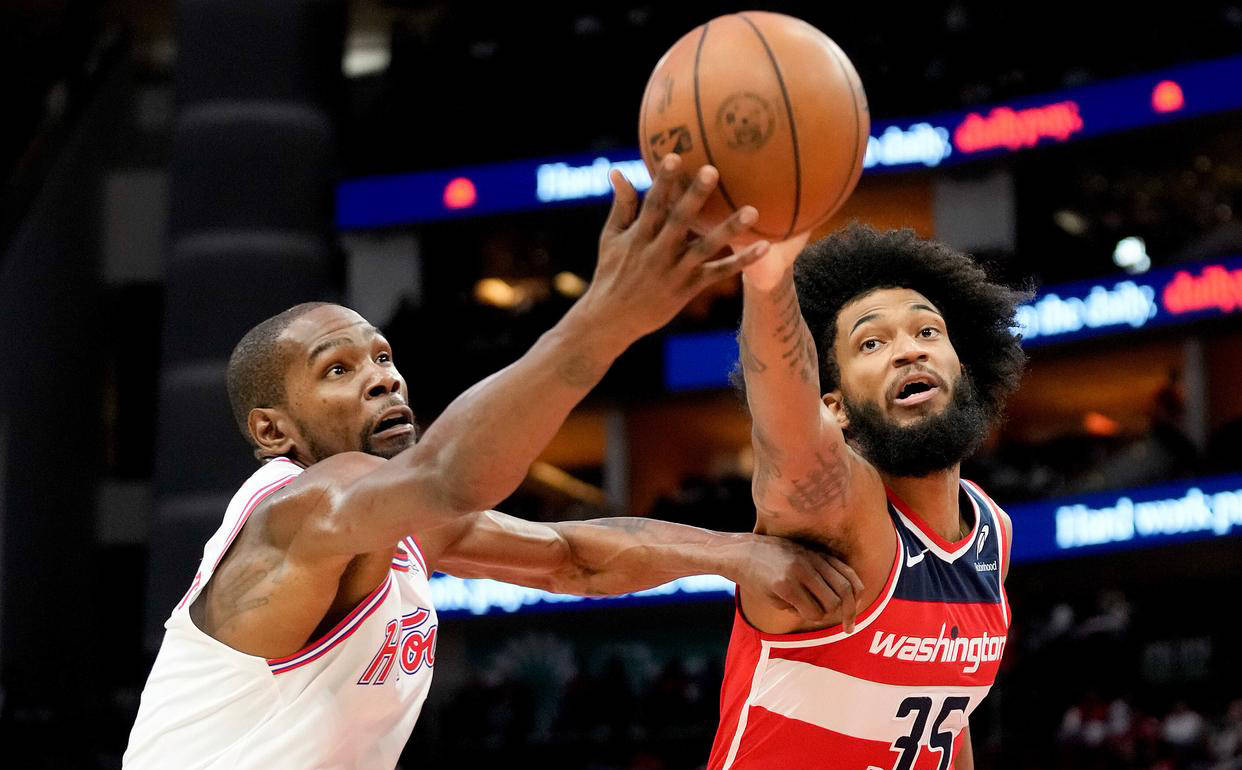 关于火箭轻取马刺：卡佩拉控制篮板拿下比赛的信息