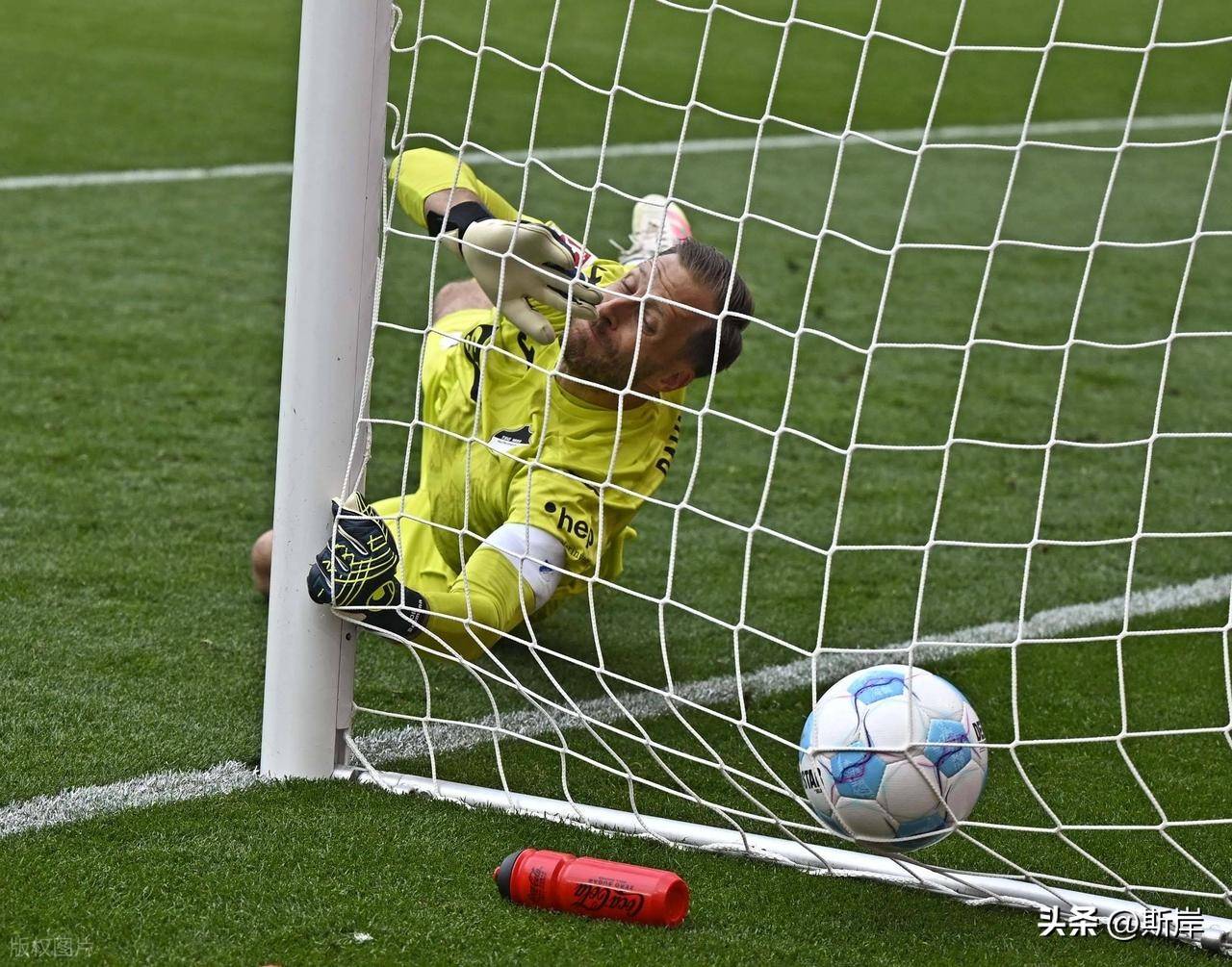 包含霍芬海姆队进攻乏力，遭遇德甲连败的词条
