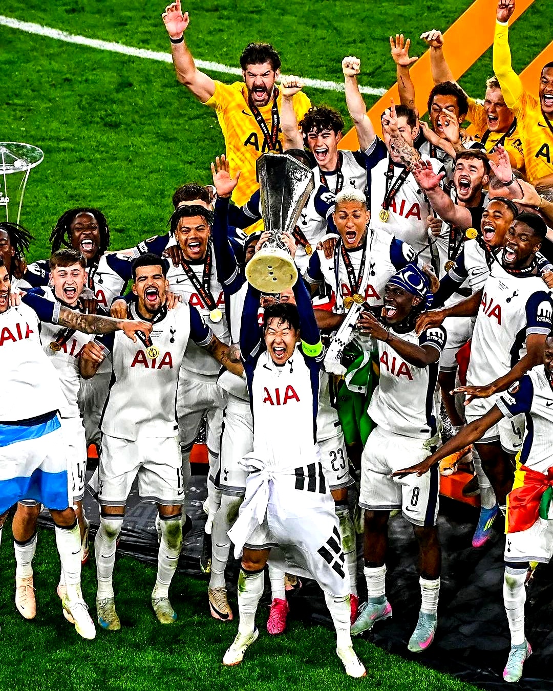 尤文图斯艰难晋级，跻身欧冠八强