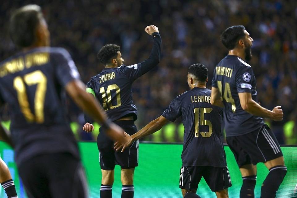 包含黑马卷土重来，皇马全力以赴的词条