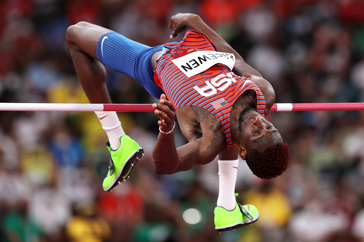 包含欧预赛比赛中球员们展现出顽强拼搏的精神的词条