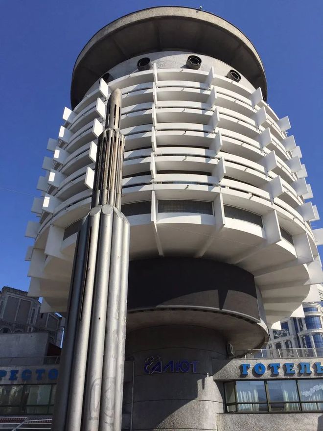 关于乌克兰对波兰步步露出破绽，淘汰赛路漫漫的信息