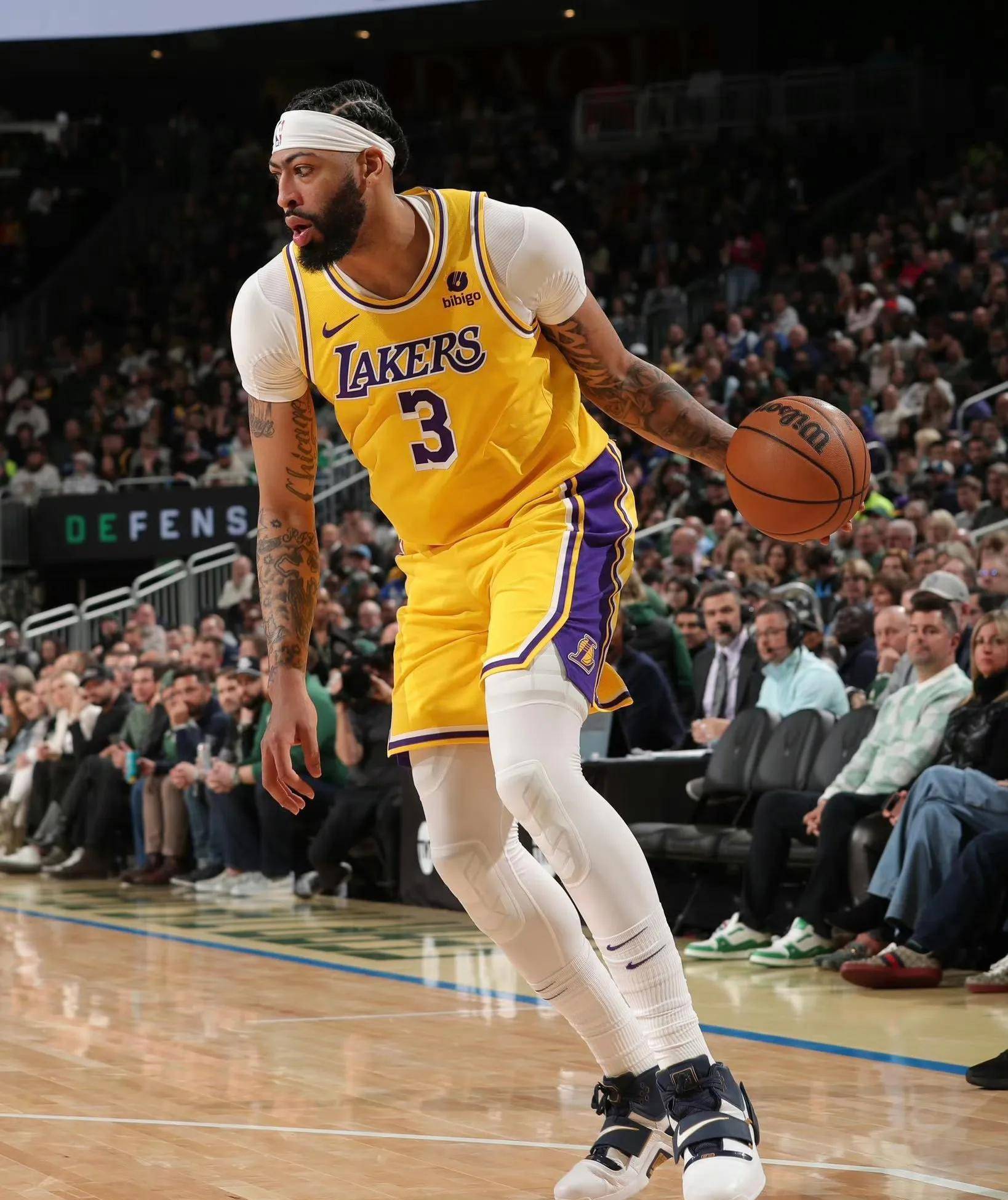 墨西哥男篮险胜湖人，浓眉制霸全场