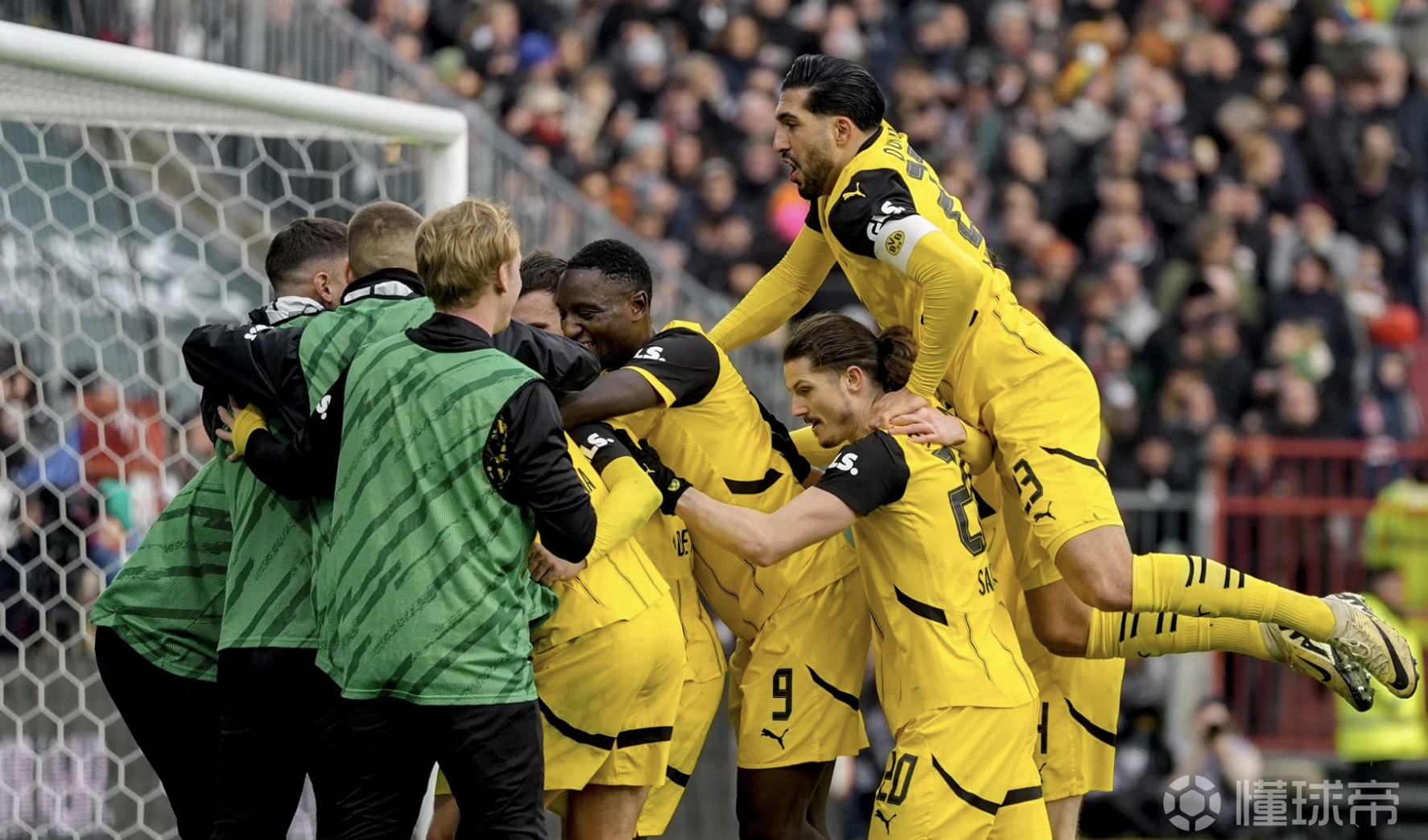 包含多特蒙德惨败，赛季前景堪忧的词条