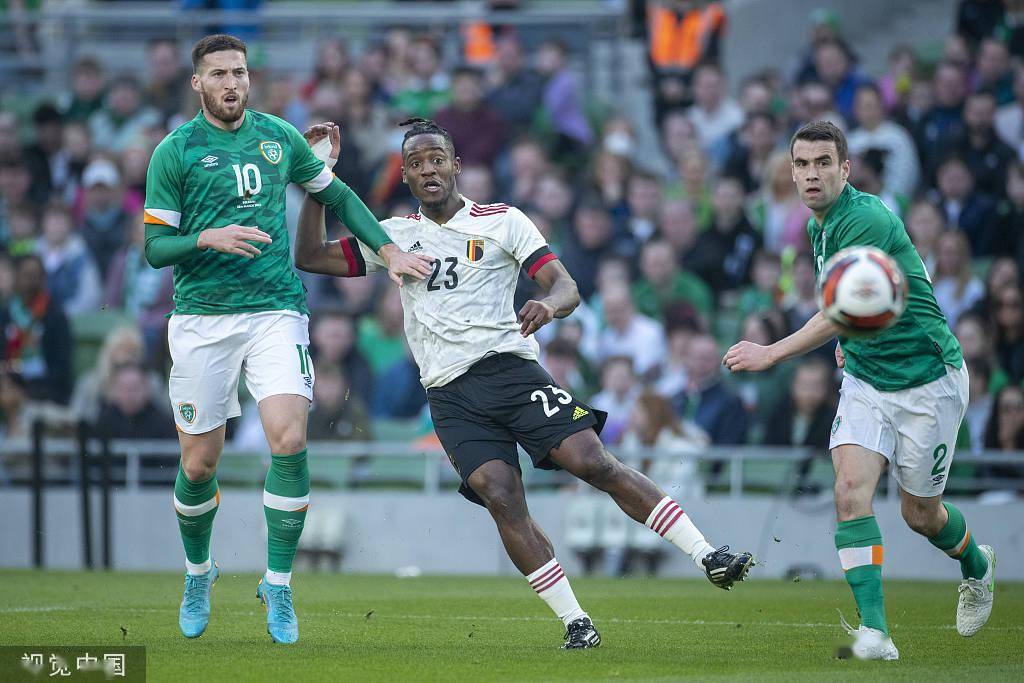 包含爱尔兰惊险逼平意大利，晋级下一轮的词条