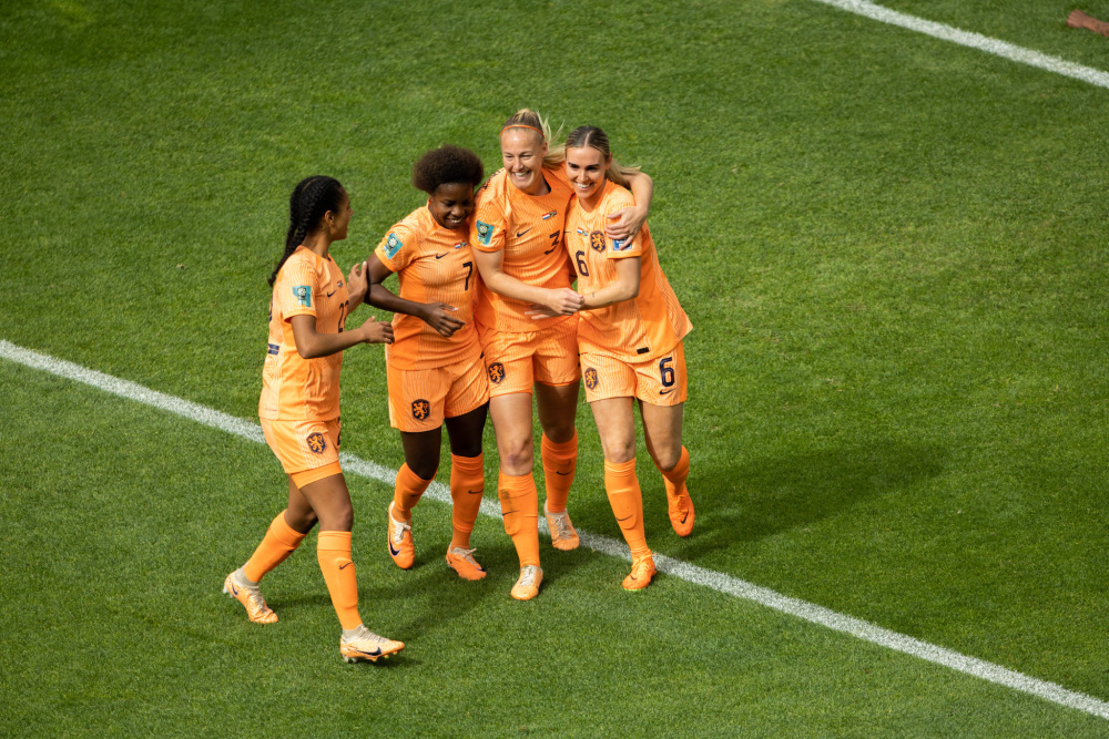 关于荷兰女足红红火火，百折不挠向前冲的信息
