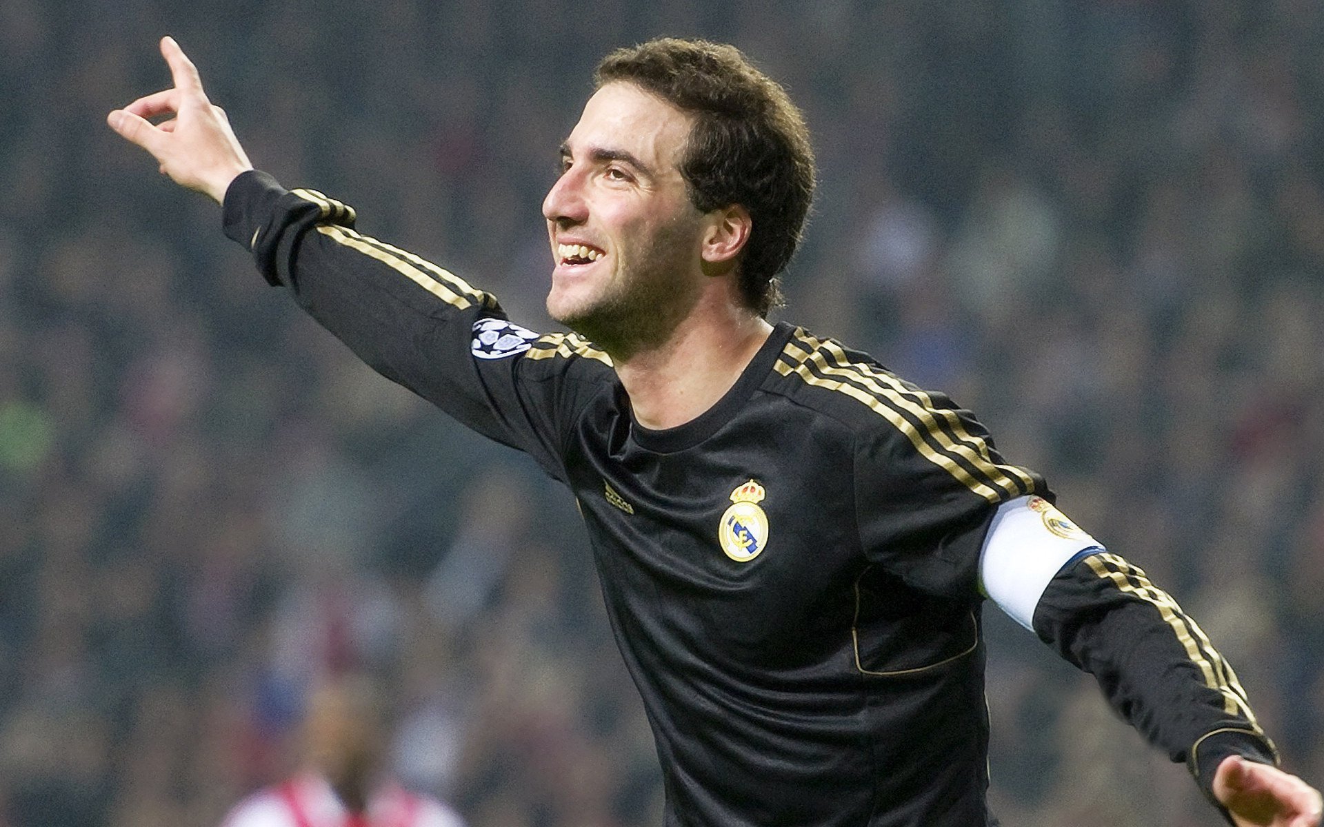 智利速胜佛罗伦萨，加克波在德甲争冠战接管比赛